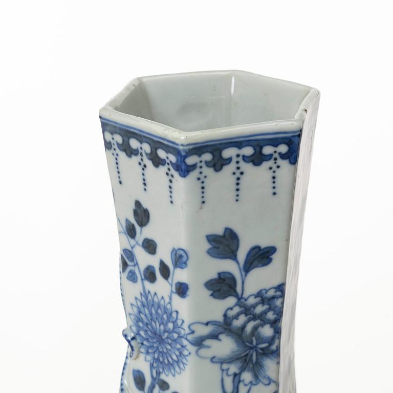 Vas, porslin, Kina, Qingdynastin, 1800-tal.