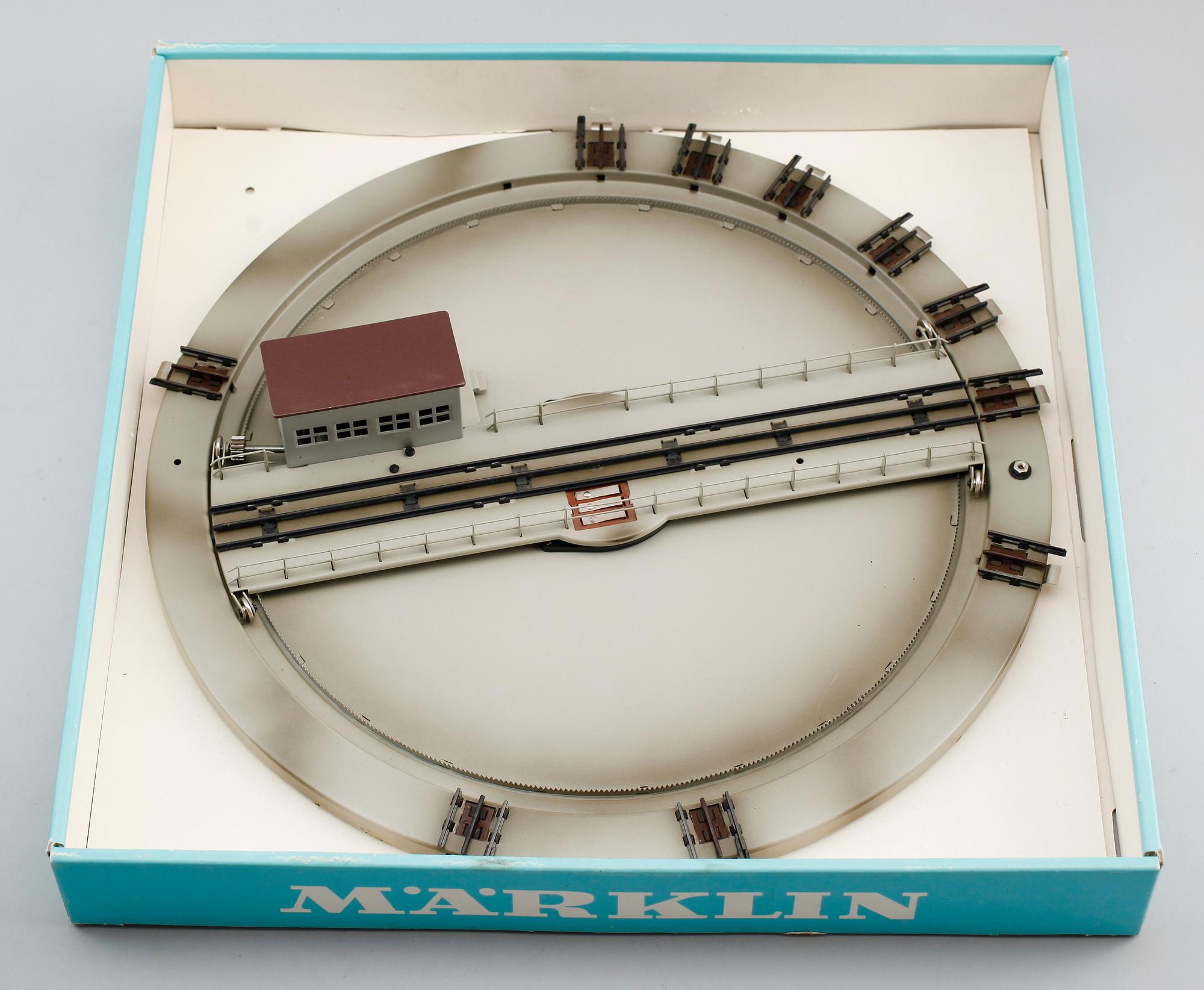MODELLTÅGSDELAR, 3 st, Märklin och Lima.