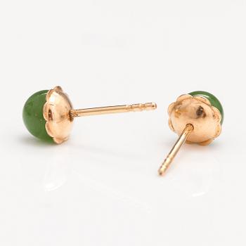 A set of two pairs of earrings in 14K and 18K gold, one with jade pearls.