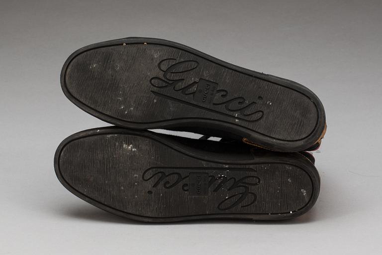 SKOR, GUCCI.