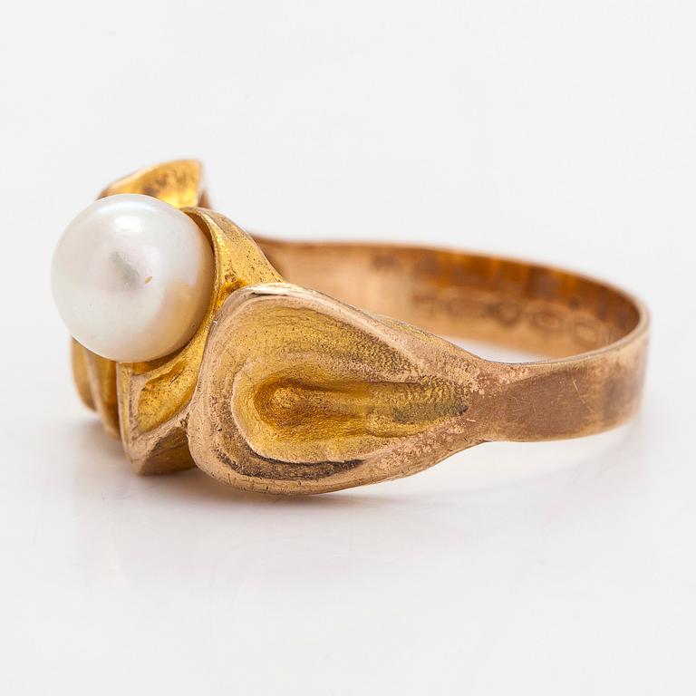 Björn Weckström,  A 14K gold ring 'Lapintaika' with a cultured pearl. Lapponia 1970.