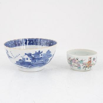 Two Chinese blue and white porcelain teacups with saucers, and two bowls, Qing dynasty, 18th and 19th century.