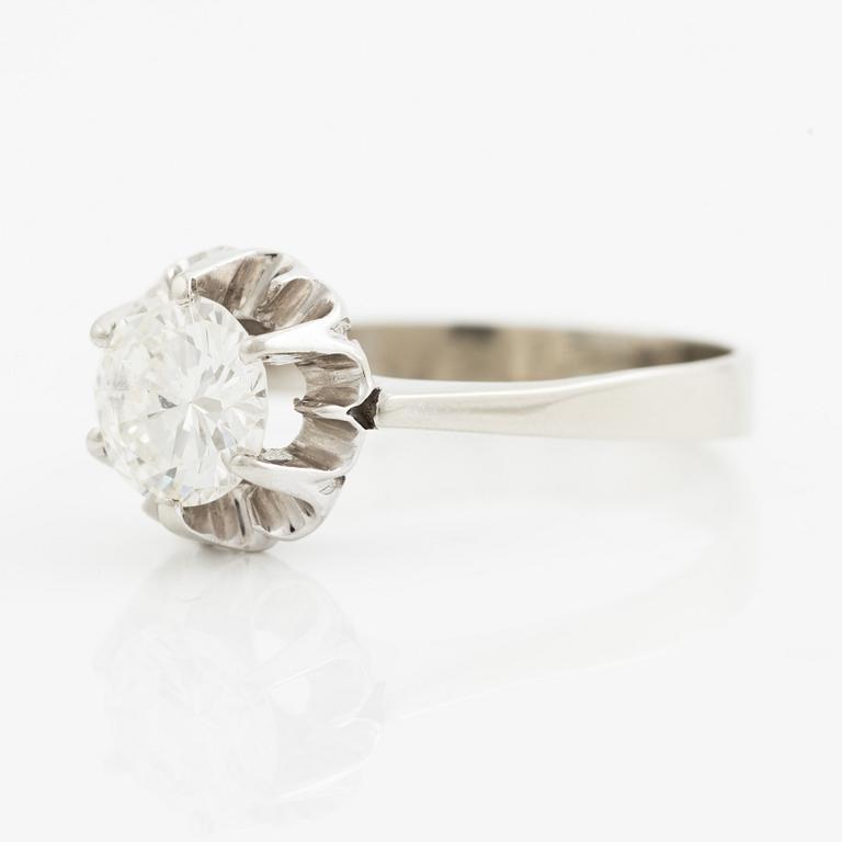 Ring 18K white gold set with a round brilliant-cut diamond.