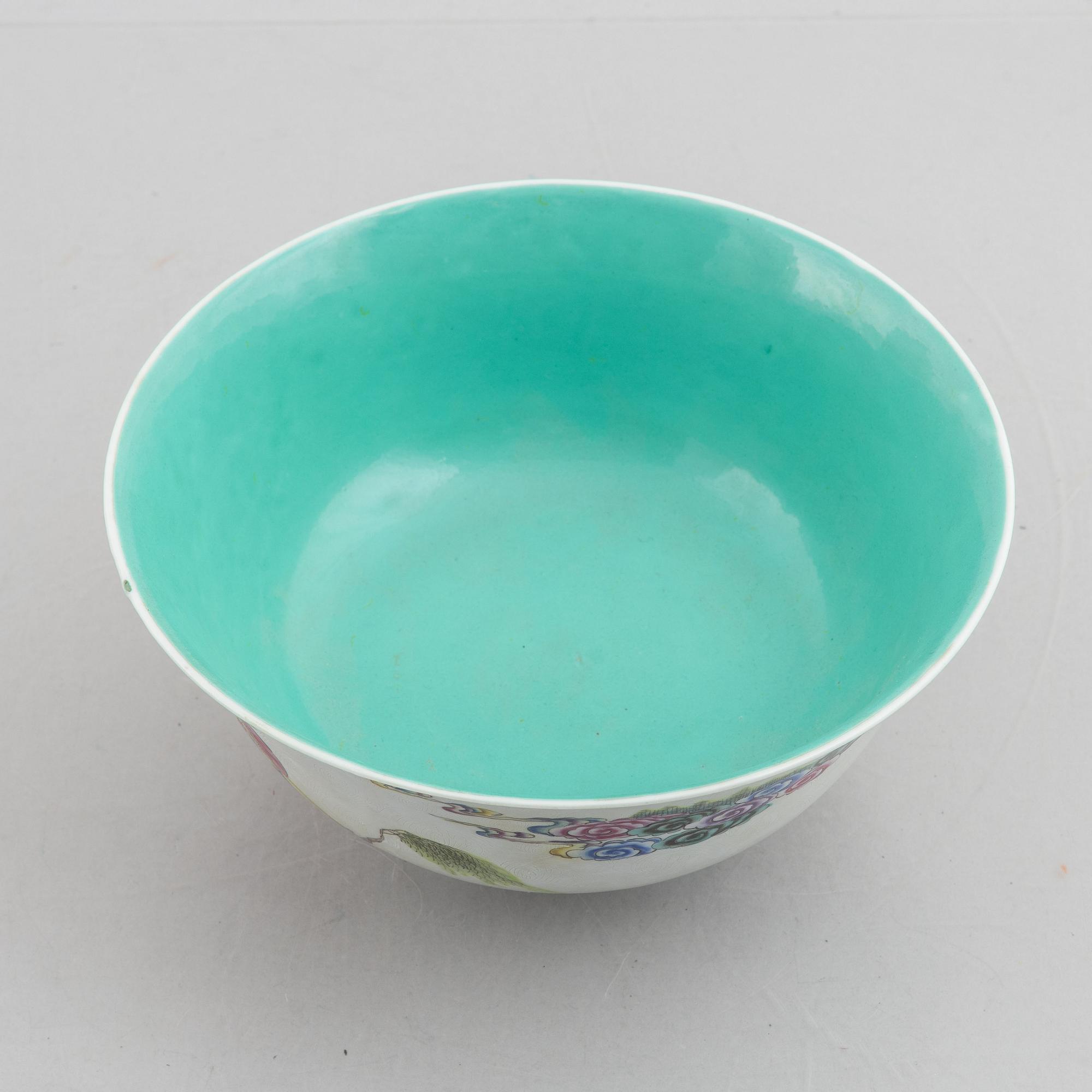 A Chinese famille rose sgraffito porcelain bowl, 20th century.