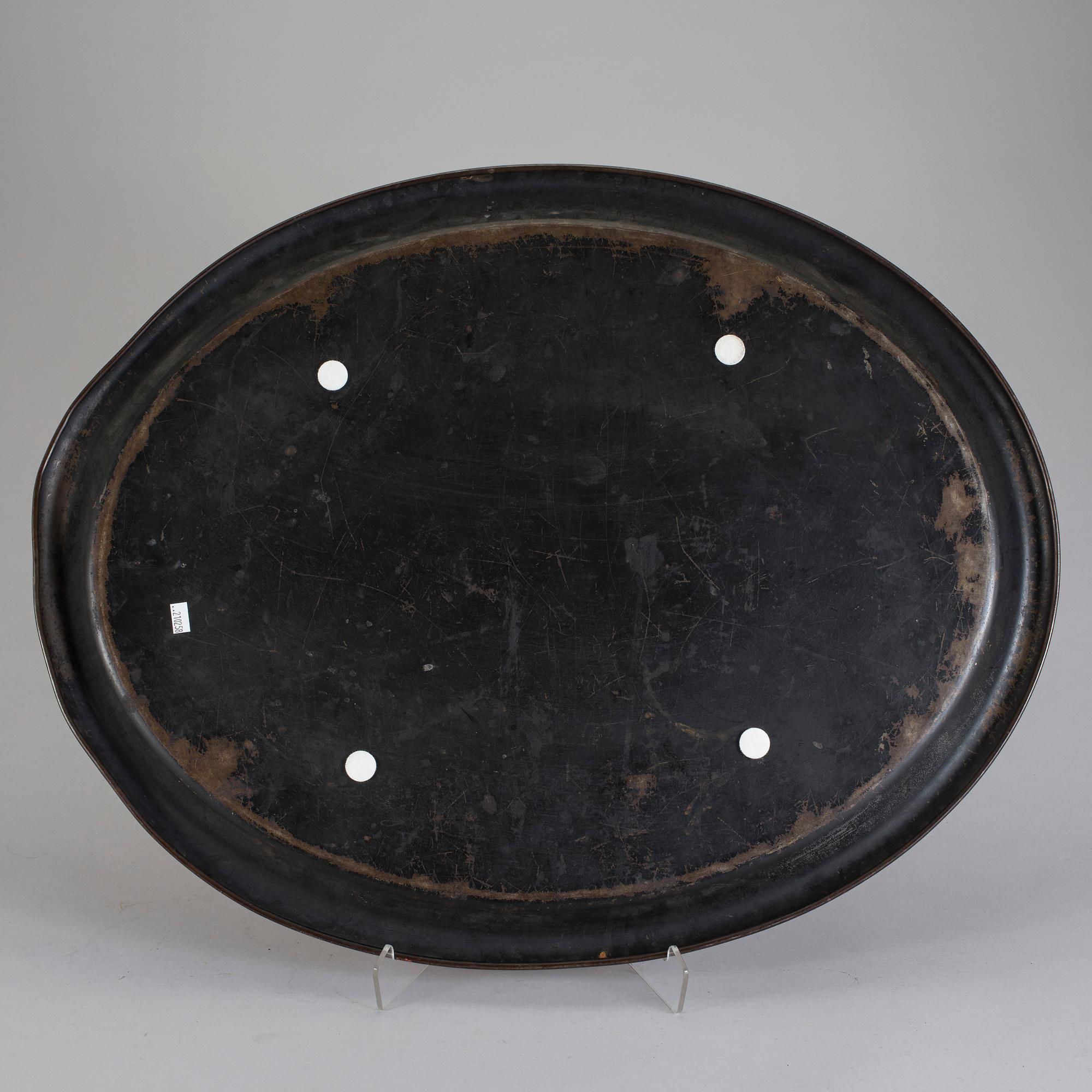 BRICKA, bemålad plåt med kineserier, 1800-tal.