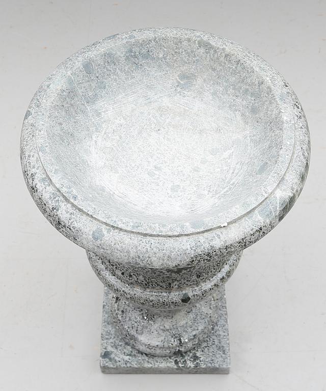 URNA, grön marmor, modern tillverkning.