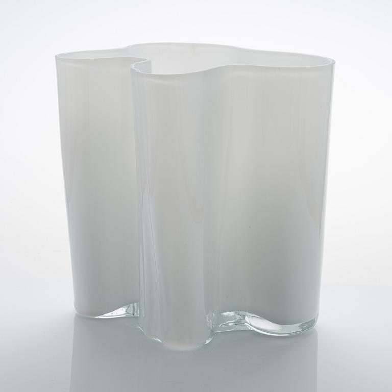 Alvar Aalto, vas, modell 3031, signerad Alvar Aalto 3031.
