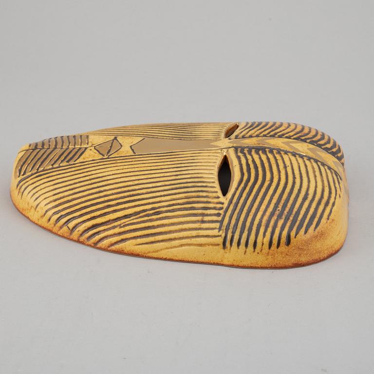 A Lisa Larson stoneware sculpture of a mask, K-studion, Gustavsberg.