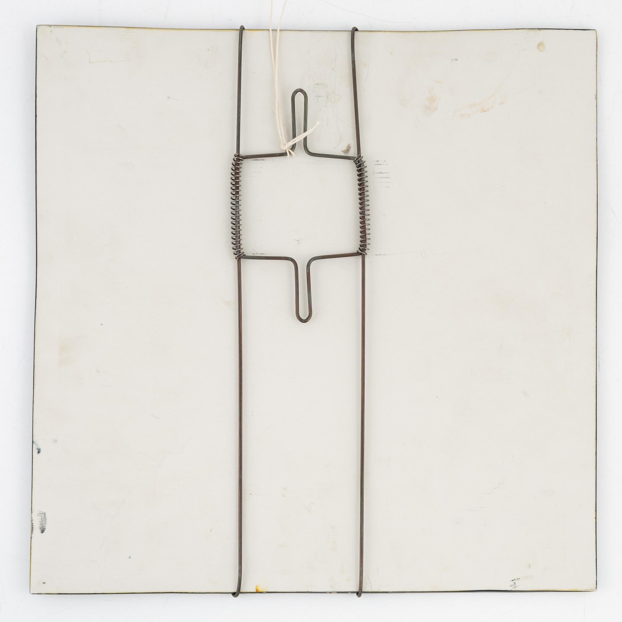 Heljä Liukko-Sundström, a ceramic plate signed and dated -77, numbered 22/??.