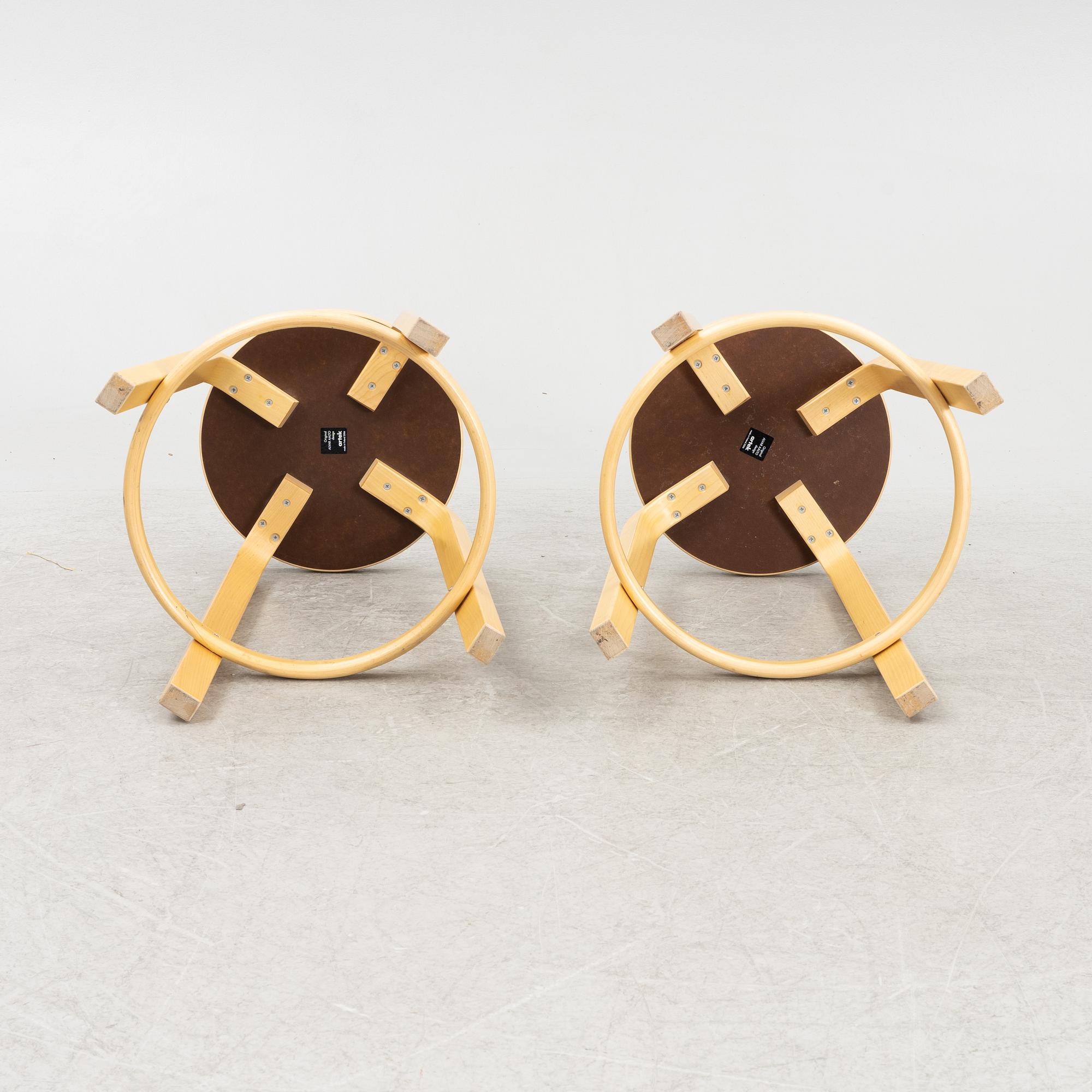 Alvar Aalto, barpallar, ett par, modell 64, Artek 2006.