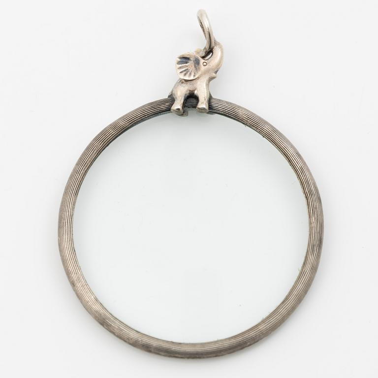 Ole Lynggaard, Magnifying glass, silver with a brilliant-cut diamond, decorated with an elephant motif.