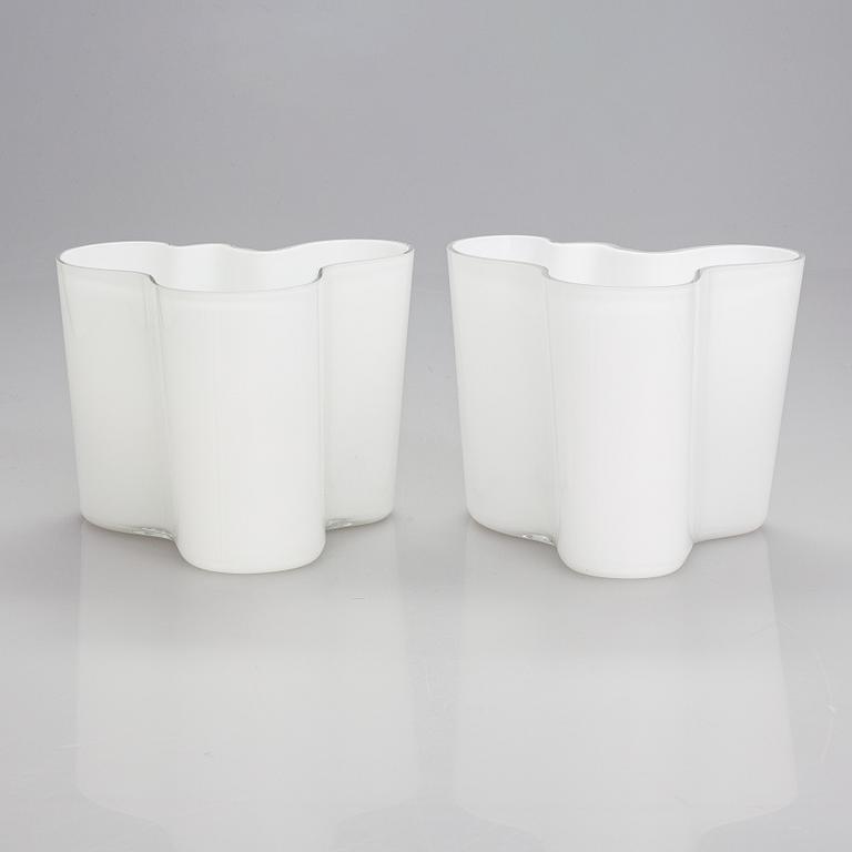 Alvar Aalto, vaser, 2 st, modell 3030, signerade Alvar AAlto.