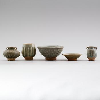 STENGODSFÖREMÅL, 5 delar, Sawankholok, Thailand 1400-tal.