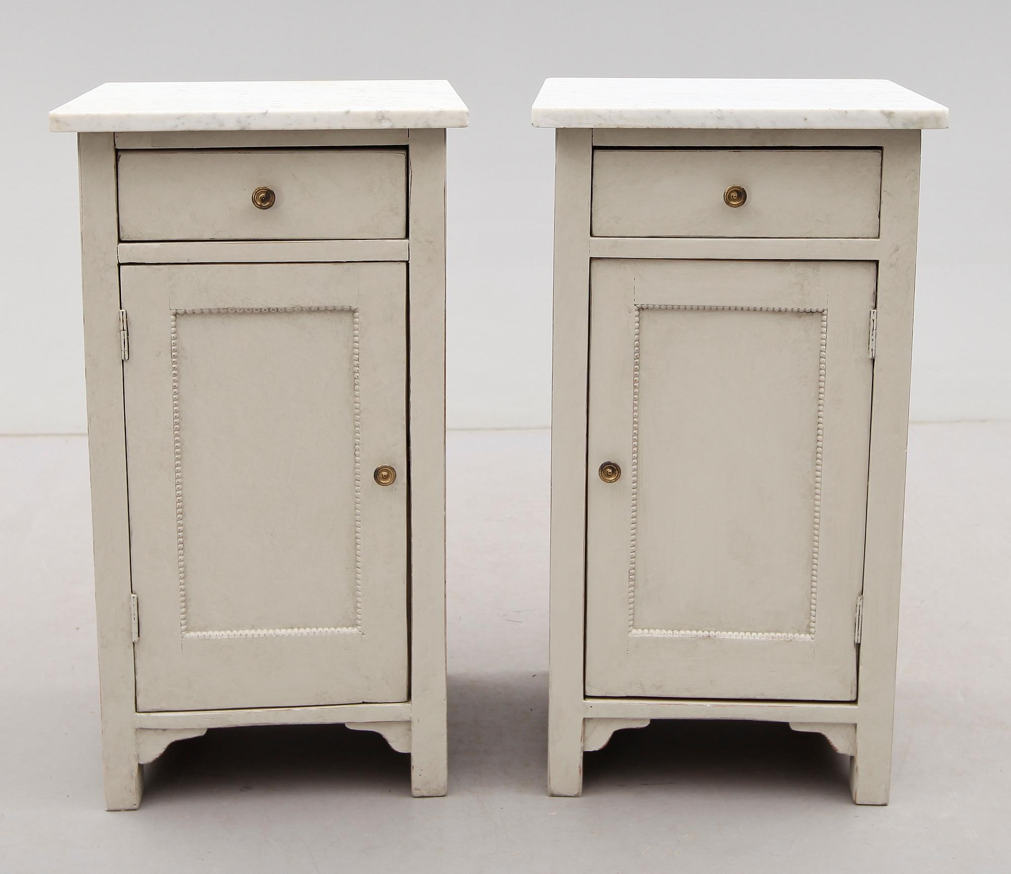 SÄNGBORD, 1 par, 1900-talets första hälft.