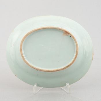 Five pieces of Canton Rose medallion porcelain, China, Qingdynasty, 18th century.