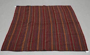 A CARPET, old oriental flat weave, ca 179 - 184 x 148 cm.