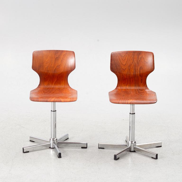 Stolar, ett par, samtida.