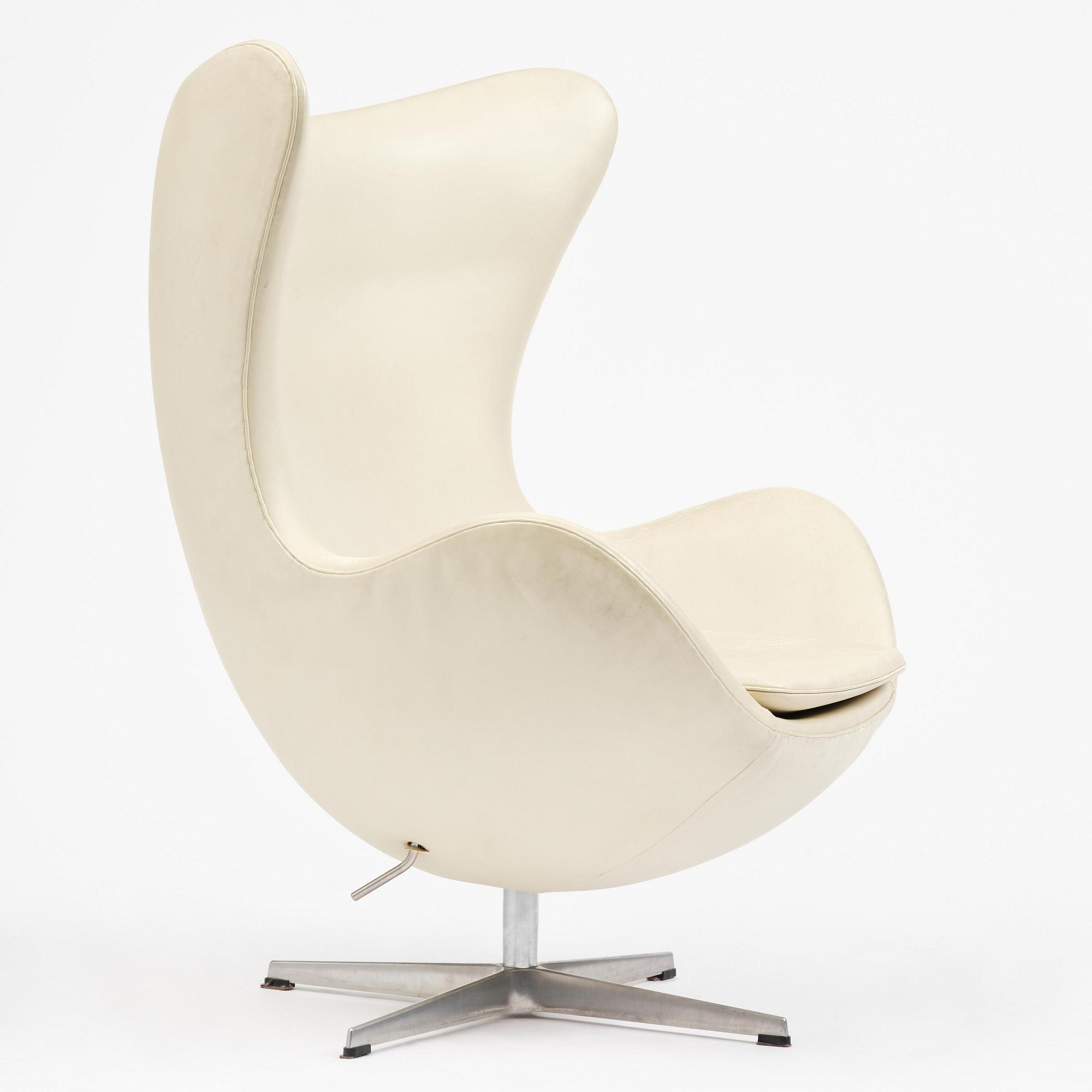Arne Jacobsen, an "Egg" armchair, Fritz Hansen, Denmark, 2006.