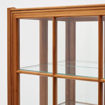 Josef Frank, a walnut display cabinet model "B 2217", Firma Svenskt Tenn, Sweden, 1950s-60s.