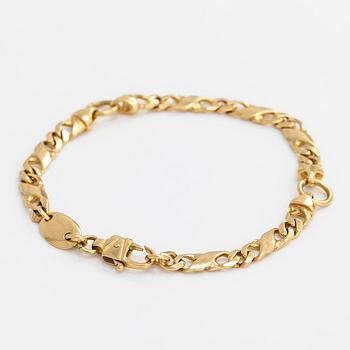 An 18k gold bracelet.