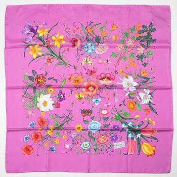 Gucci, a 'Flora' twill silk scarf.