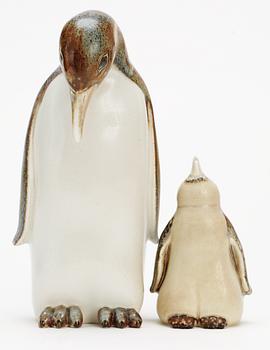 Two Gunnar Nylund stoneware figures depicting a penguin mother with child, Rörstrand.