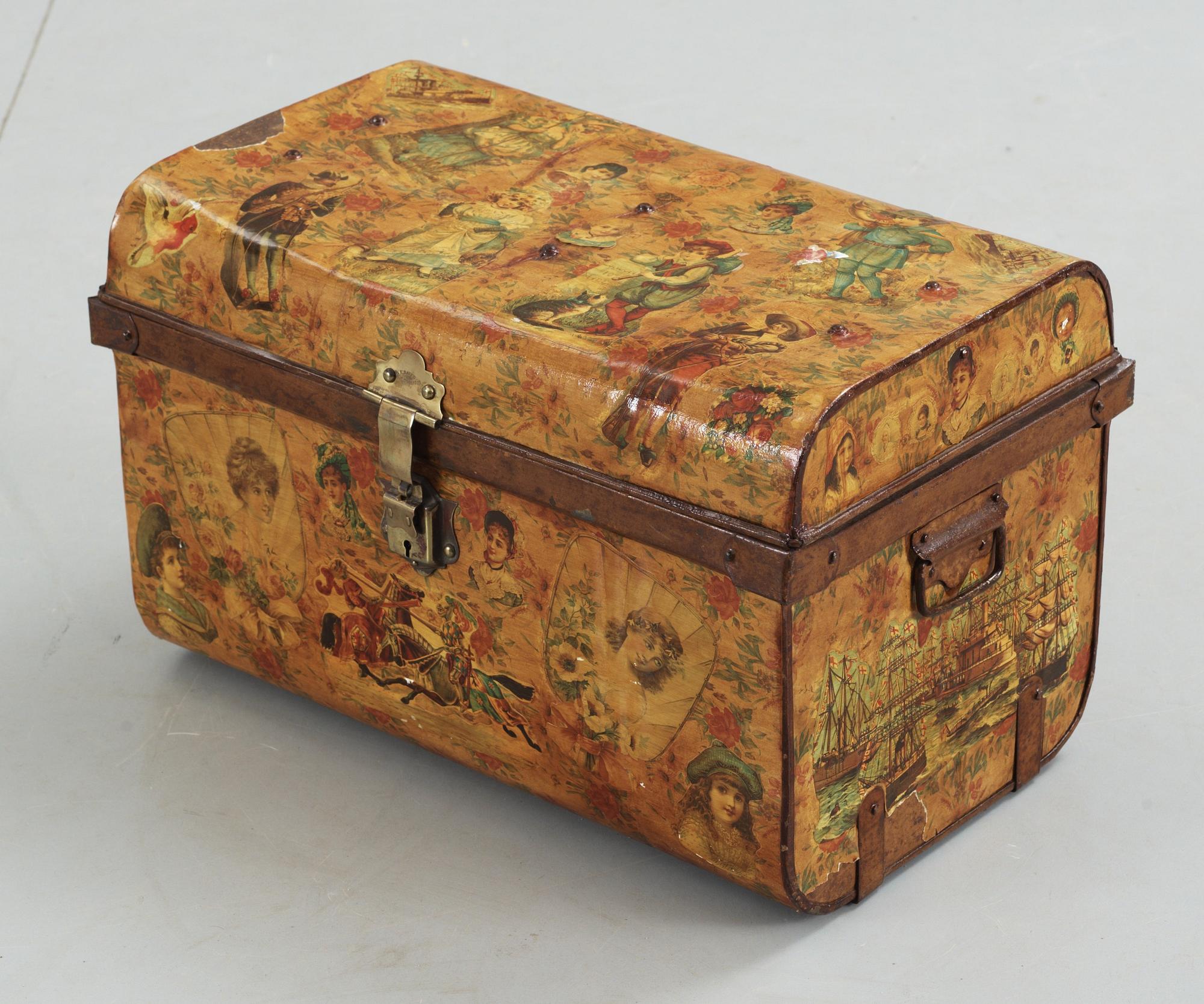 KOFFERT, plåt med bokmärken, E. Bates Wolverhampton, England, 1900-tal.