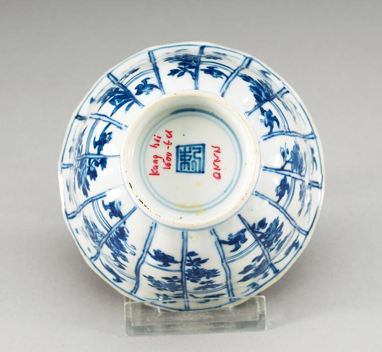 A blue and white bowl. Qing dynasty, Kangxi (1662-1722).