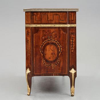 A Gustavian commode attributed to J. Hultsten.