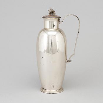 A silver cocktailshaker by C G Hallberg, Stockholm 1938.