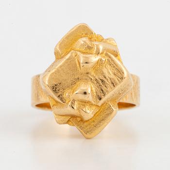 BJÖRN WECKSTRÖM, "Golden geranium" 18K gold ring.