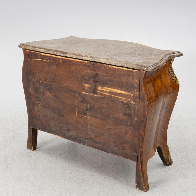 Byrå, 1700-talets andra hälft. Rokoko.