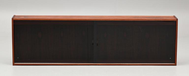 BARDISK, BARSTOLAR, 3 st samt VÄGGVITRIN, 1960-tal, etikettmärkt Dyrlund, Made in Denmark.