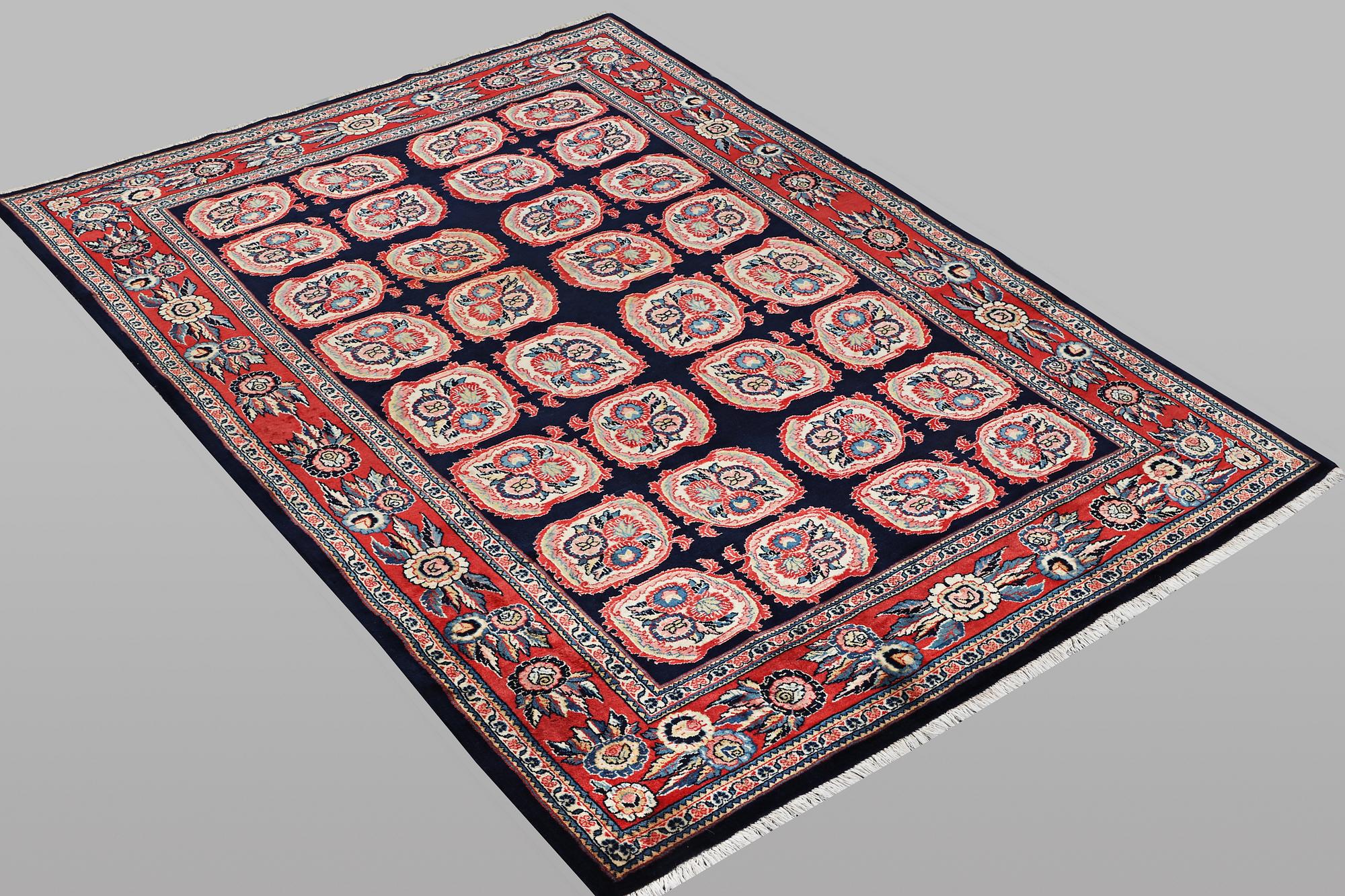 Matta, Sarouk, ca 267 x 173 cm.