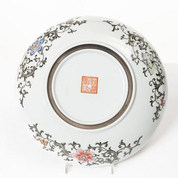 Skålfat, porslin, Kina, 1900-tal.