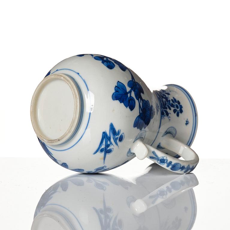 Kanna/stop, porslin. Qingdynastin, Kangxi (1662-1722).