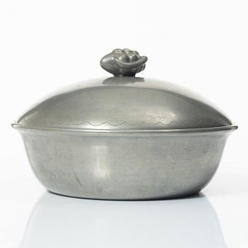 Firma Svenskt Tenn, a pewter bowl with cover, Stockholm 1925.