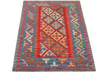 A kilim rug, c. 180 x 128 cm.