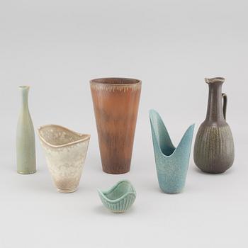 Six pieces of stone ware by Gunnar Nylund and Carl-Harry Stålhane, Rörstrand, 20th century.