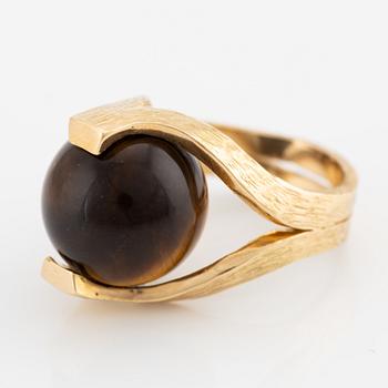 Gilbert Albert, ring, 18K gold with tiger's eye.