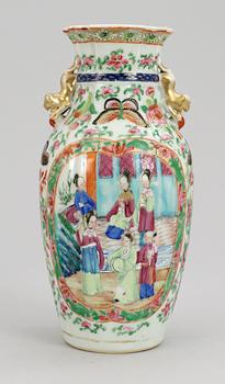 529. A Canton famille rose vase, Qing dynasty, 19th Century.