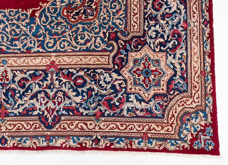 A Yazd carpet, approx. 418 × 297 cm.