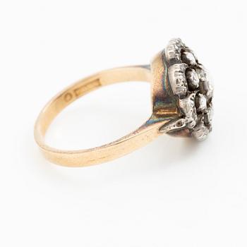 Ring, 18K guld och silver med rosenslipade diamanter, delvis omkring sekelskiftet 1900.