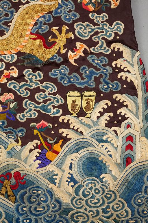 A Chinese embroidered silk robe, late Qing dynasty, circa 1900.