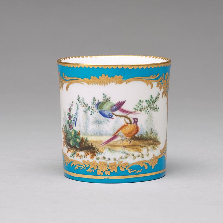 KOPP med FAT, mjukt porslin. "Sèvres", 1700-tal.