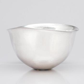 Lars Håkansson, a sterling bowl, Konstindustriskolan, Göteborg 1978.