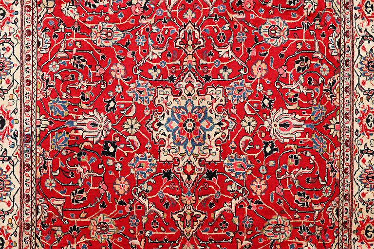 A carpet, Mahal, ca 372 x 248 cm.