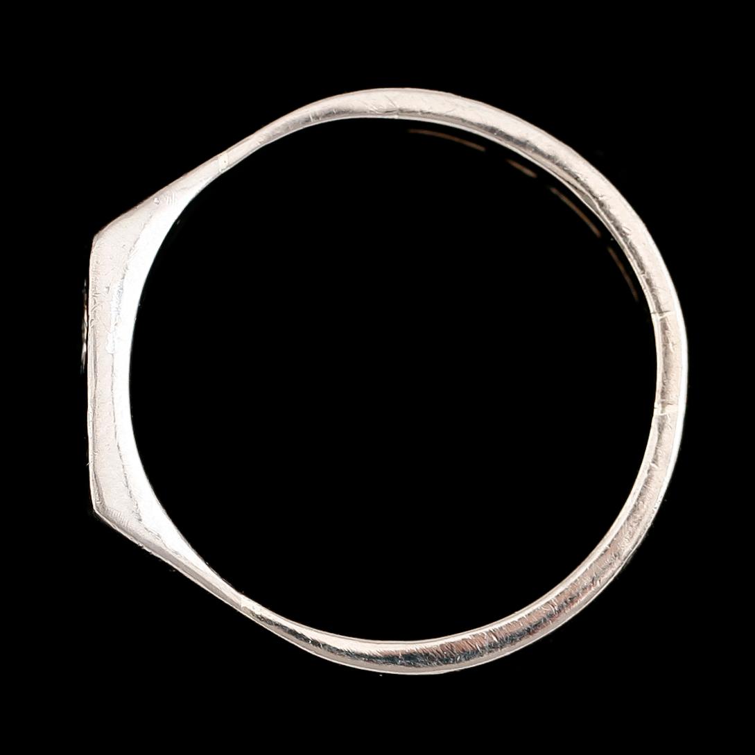 RING, 18 k vitguld och briljantslipad diamant, svenska stämplar 1987. Vikt ca 16 g.