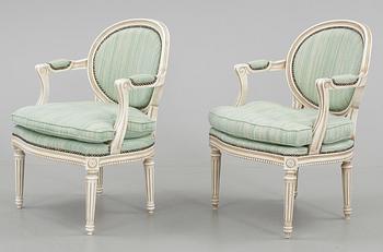 KARMSTOLAR, ett par, gustaviansk stil, 1900-talets första hälft.