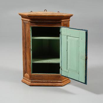 HÄNGSKÅP, 1800-tal.